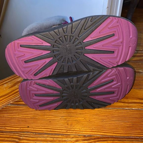UGG CELISTE Sheepskin Insulated Winter Snow Boot Women’s Size 9, MSRP $225 - Picture 12 of 12
